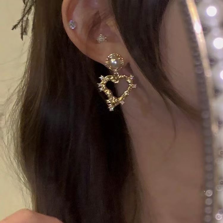 Cora Pearl Heart Studs 5