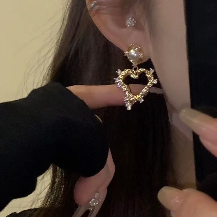 Cora Pearl Heart Studs 4