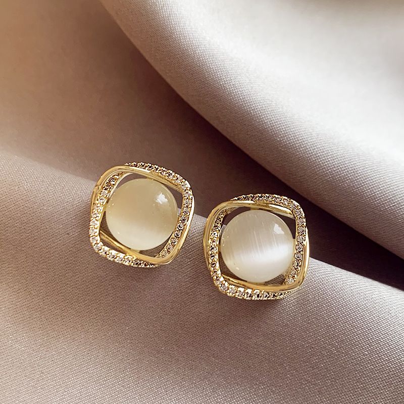 Aurelia Cat's Eye Pearl Earrings 1