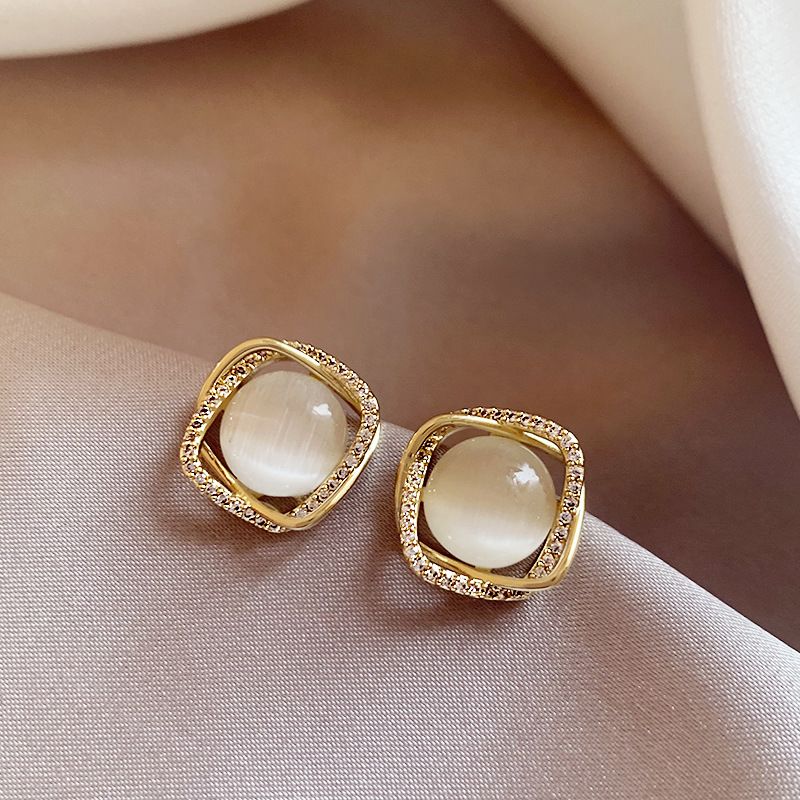 Aurelia Cat's Eye Pearl Earrings 4