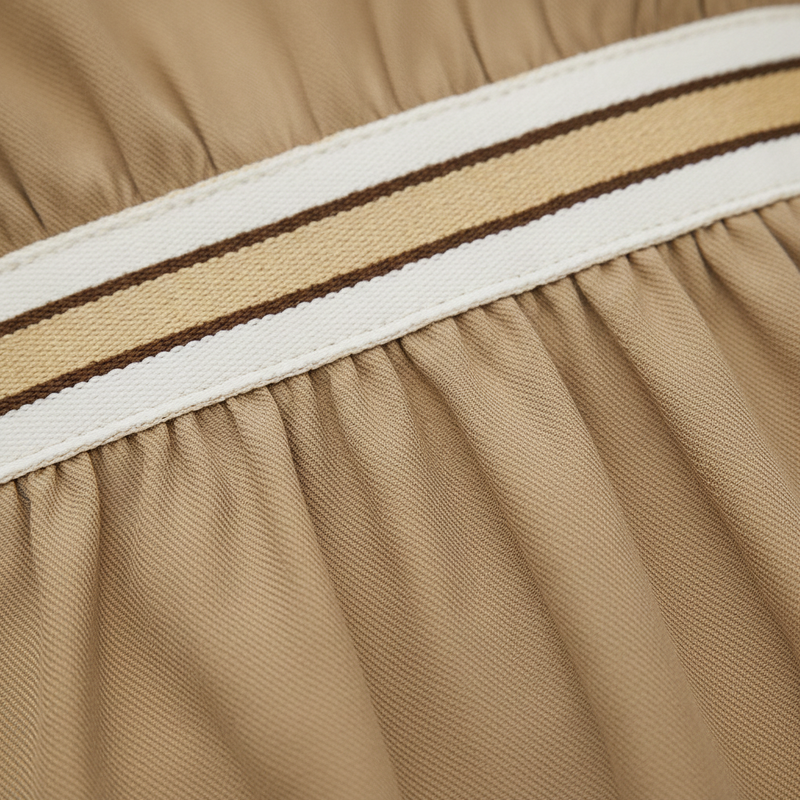 Daphne Khaki Everyday Midi Dress — detalle del tejido