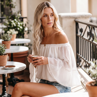 Blusa Liv de Hombros Descubiertos y Manga Acampanada