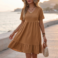 Vestido mini de tirantes cortos con escote en V Ivy Lane